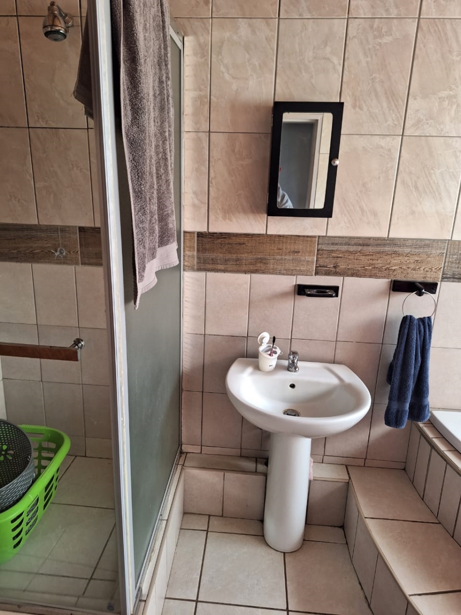 3 Bedroom Property for Sale in Hartbeesfontein North West